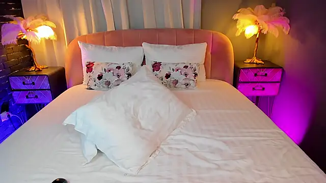 Snapshot of AmedeeaBanks chatting on November 17, 2025, 8:57 pm AmedeeaBanks online show from November 17, 2025, 8:57 pm