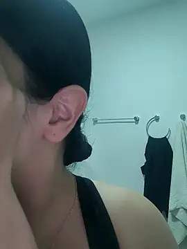 Snapshot of Lia_Hurley chatting on March 13, 2025, 12:56 pm Lia Hurley online show from March 13, 2025, 12:56 pm