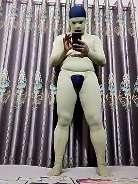 Snapshot of zentaishow chatting on February 16, 2025, 12:10 pm zentaishow online show from February 16, 2025, 12:10 pm