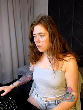 SophiePure online show from October 29, 2025, 8:52 pm