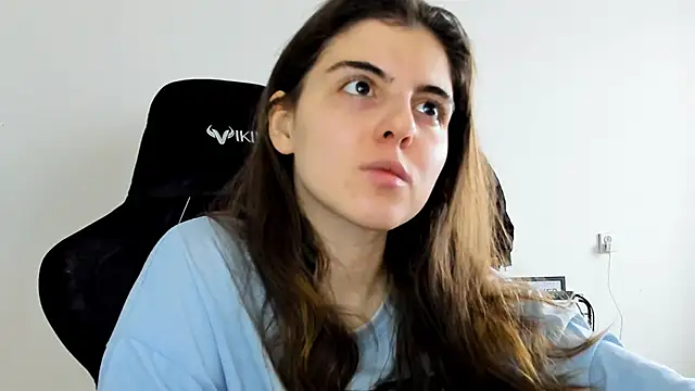 emmamurrr online show from December 15, 2025, 10:54 am