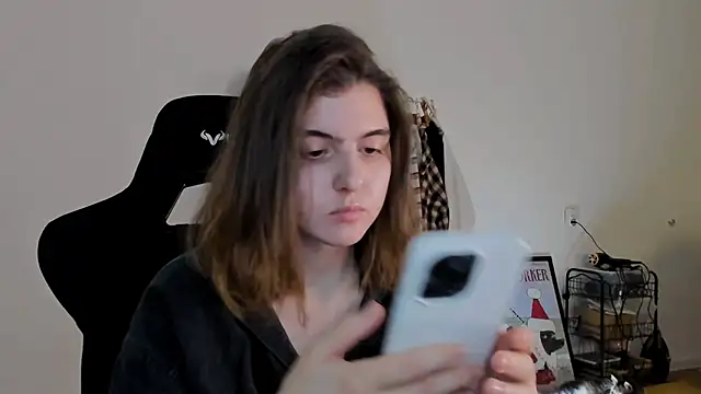 emmamurrr online show from December 21, 2024, 8:32 pm