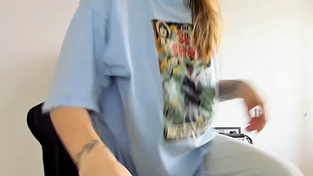 emmamurrr online show from December 14, 2025, 10:32 am