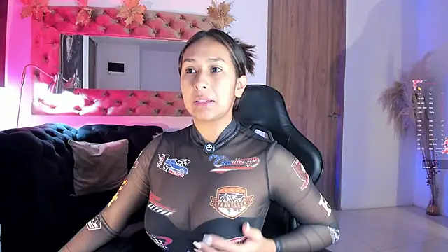 AmelyaMann online show from May 31, 2026, 1:06 pm