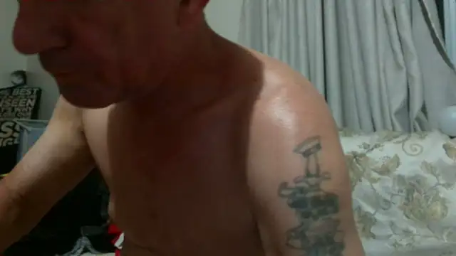 Snapshot of butseriouslykahnt chatting on December 20, 2024, 3:42 pm butseriouslykahnt online show from December 20, 2024, 3:42 pm