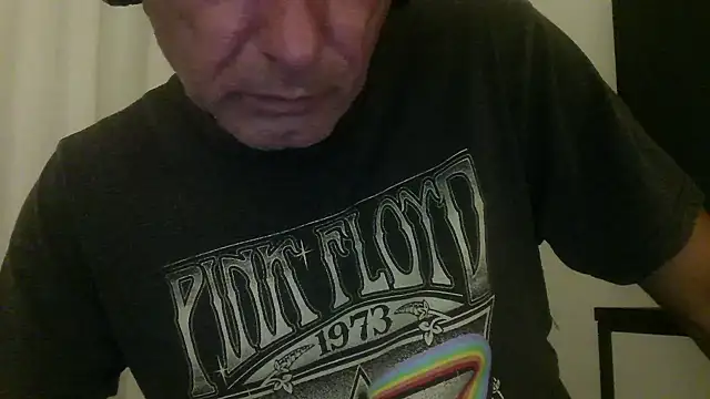 Snapshot of butseriouslykahnt chatting on December 8, 2024, 9:02 am butseriouslykahnt online show from December 8, 2024, 9:02 am