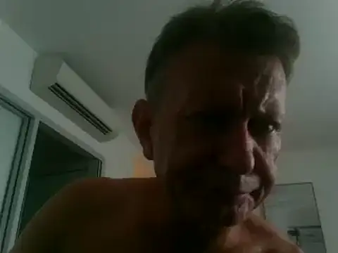 Snapshot of butseriouslykahnt chatting on December 9, 2024, 2:13 am butseriouslykahnt online show from December 9, 2024, 2:13 am