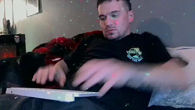 Snapshot of bigcocktat2dude603 chatting on December 6, 2024, 11:27 am bigcocktat2dude603 online show from December 6, 2024, 11:27 am