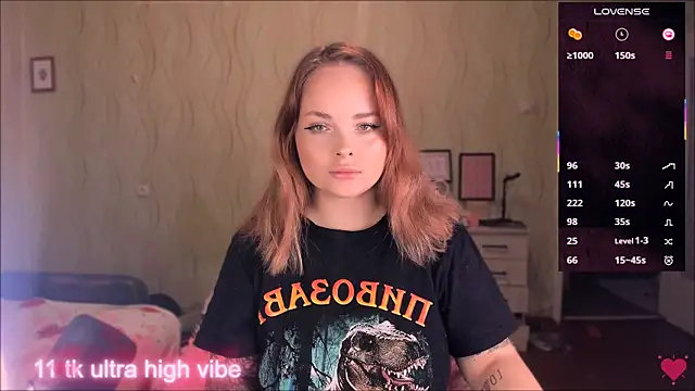 Snapshot of flower_sarah_ chatting on October 6, 2025, 1:01 pm flower sarah online show from October 6, 2025, 1:01 pm