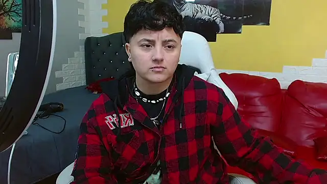 isabeautyx19 online show from April 13, 2026, 1:31 am