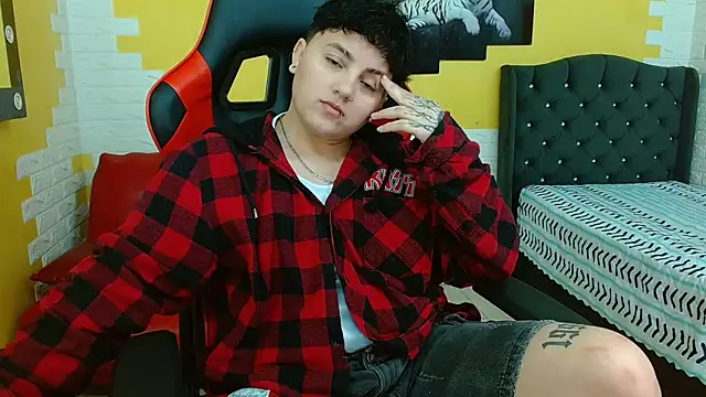 Snapshot of isabeautyx19 chatting on November 8, 2025, 2:15 am isabeautyx19 online show from November 8, 2025, 2:15 am