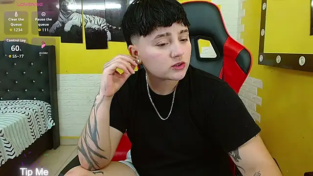 Snapshot of isabeautyx19 chatting on October 24, 2025, 1:48 am isabeautyx19 online show from October 24, 2025, 1:48 am