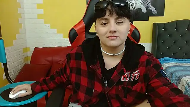 isabeautyx19 online show from December 17, 2025, 2:27 am