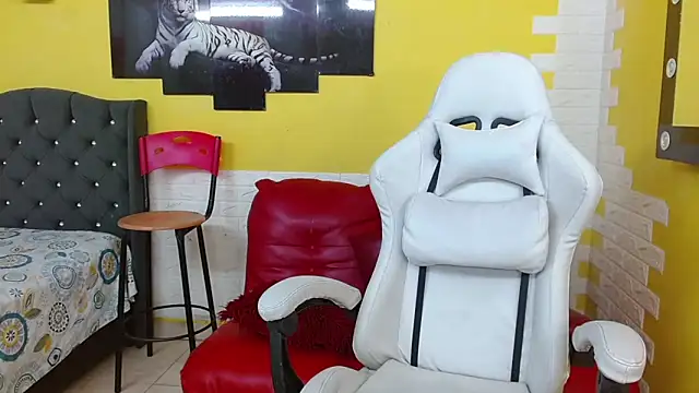 isabeautyx19 online show from April 4, 2026, 1:45 am