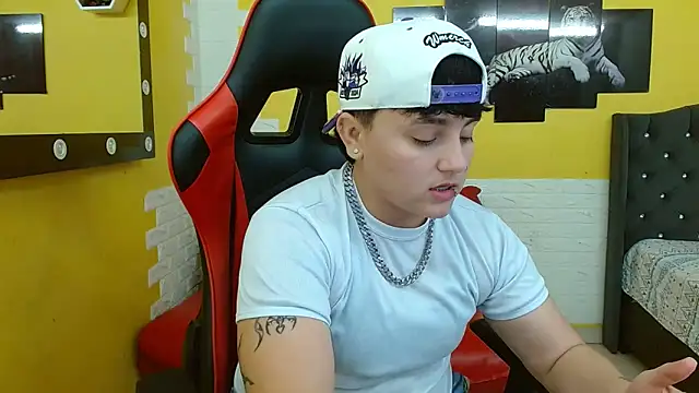 Snapshot of isabeautyx19 chatting on November 15, 2025, 2:48 am isabeautyx19 online show from November 15, 2025, 2:48 am