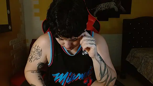 Snapshot of isabeautyx19 chatting on November 19, 2025, 1:49 am isabeautyx19 online show from November 19, 2025, 1:49 am