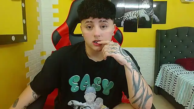 Snapshot of isabeautyx19 chatting on October 23, 2025, 2:21 am isabeautyx19 online show from October 23, 2025, 2:21 am