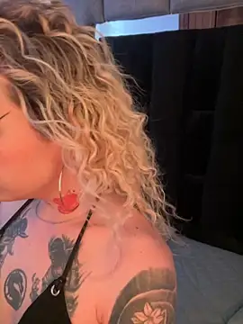 Snapshot of Bonnie_vega chatting on November 7, 2025, 8:46 pm Bonnie vega online show from November 7, 2025, 8:46 pm