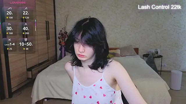 JulisSweet online show from April 19, 2026, 6:25 am