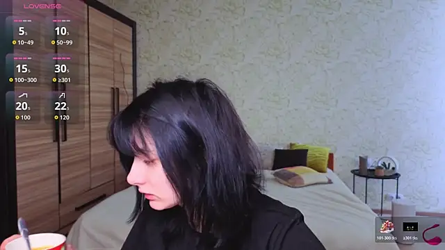 JulisSweet online show from November 3, 2025, 8:07 am