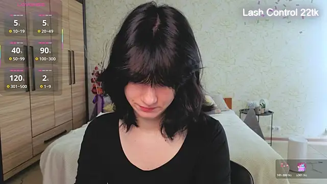 JulisSweet online show from April 3, 2026, 8:10 am