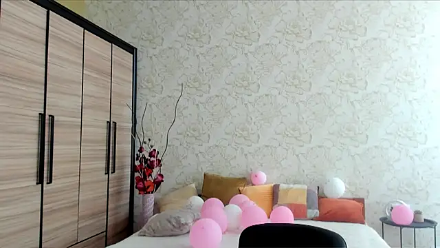 JulisSweet online show from March 6, 2025, 11:14 am