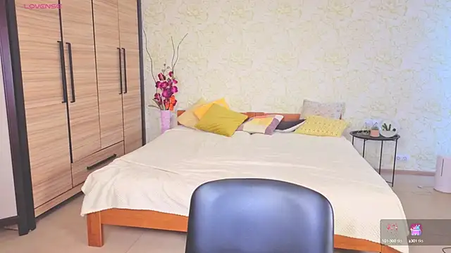 JulisSweet online show from September 18, 2025, 6:49 am