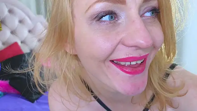 Snapshot of SquirtyAlisa chatting on November 19, 2025, 3:23 pm SquirtyAlisa online show from November 19, 2025, 3:23 pm