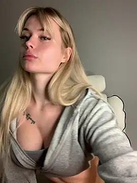 Snapshot of Vladamais chatting on February 11, 2025, 2:46 pm Vladamais online show from February 11, 2025, 2:46 pm