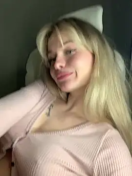 Snapshot of Vladamais chatting on February 13, 2025, 6:59 pm Vladamais online show from February 13, 2025, 6:59 pm