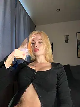 Snapshot of Vladamais chatting on November 6, 2025, 10:19 am Vladamais online show from November 6, 2025, 10:19 am