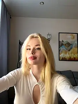 Snapshot of Vladamais chatting on November 12, 2025, 12:31 pm Vladamais online show from November 12, 2025, 12:31 pm