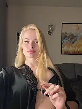 Snapshot of Vladamais chatting on November 5, 2025, 3:59 pm Vladamais online show from November 5, 2025, 3:59 pm