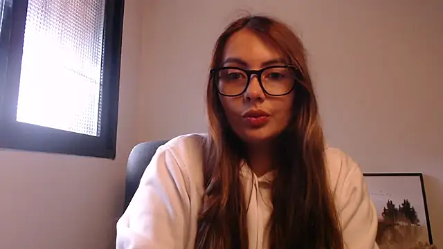 Snapshot of lalawhitte chatting on April 23, 2026, 12:29 pm lalawhitte online show from April 23, 2026, 12:29 pm