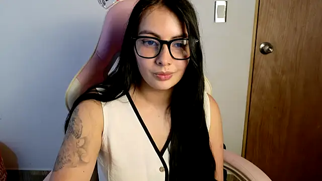 Snapshot of lalawhitte chatting on May 8, 2026, 8:56 pm lalawhitte online show from May 8, 2026, 8:56 pm