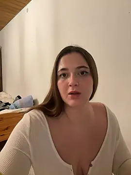 Kamilla Loop online show from January 12, 2025, 9:08 pm