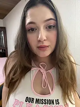 Kamilla Loop online show from February 2, 2026, 10:20 pm