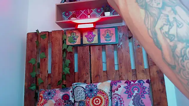 Snapshot of SARA_VAL3NTINA_ chatting on September 9, 2025, 11:25 pm SARA VAL3NTINA  online show from September 9, 2025, 11:25 pm