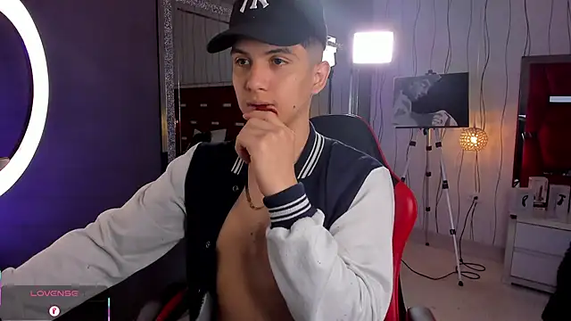 Snapshot of Brat_ chatting on March 4, 2026, 7:54 pm Brat online show from March 4, 2026, 7:54 pm