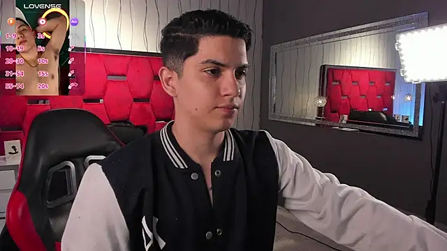 Snapshot of Brat_ chatting on December 21, 2025, 4:25 am Brat online show from December 21, 2025, 4:25 am