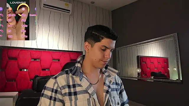 Snapshot of Brat_ chatting on December 22, 2025, 4:56 am Brat online show from December 22, 2025, 4:56 am