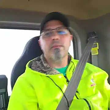 KrazyLegz online show from October 25, 2025, 1:56 pm