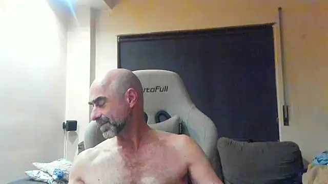 Snapshot of Bicopflirt chatting on May 8, 2026, 11:30 pm Bicopflirt online show from May 8, 2026, 11:30 pm