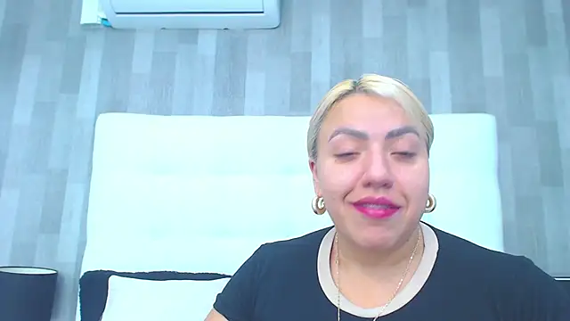 LeahMillerr online show from March 10, 2026, 2:32 pm