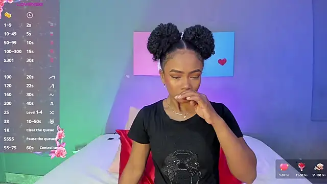 EmmaSmith06 online show from October 7, 2025, 5:14 pm