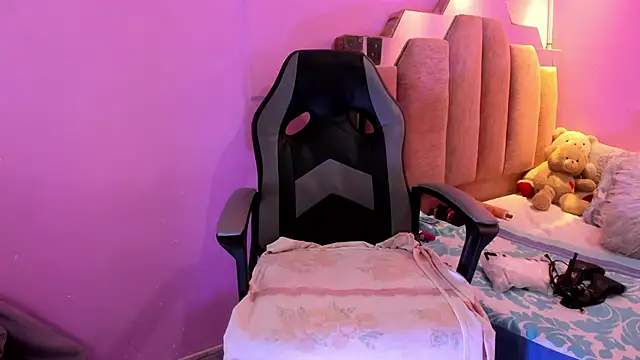 LoveQueen2 online show from January 18, 2026, 11:57 am