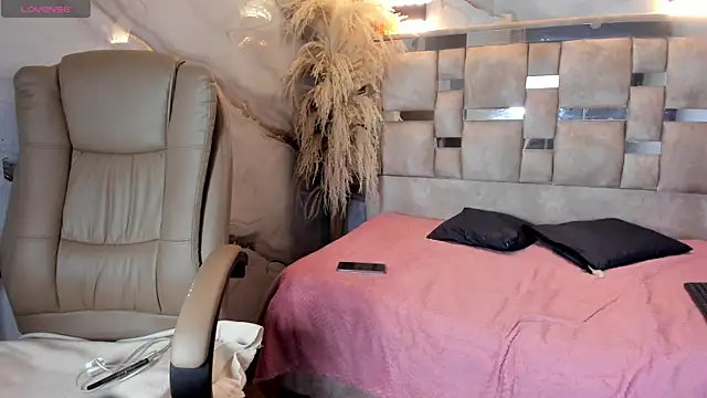 Danielaa a online show from April 19, 2026, 12:22 am