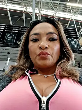 Snapshot of Afroditecash chatting on November 5, 2025, 6:00 pm Afroditecash online show from November 5, 2025, 6:00 pm