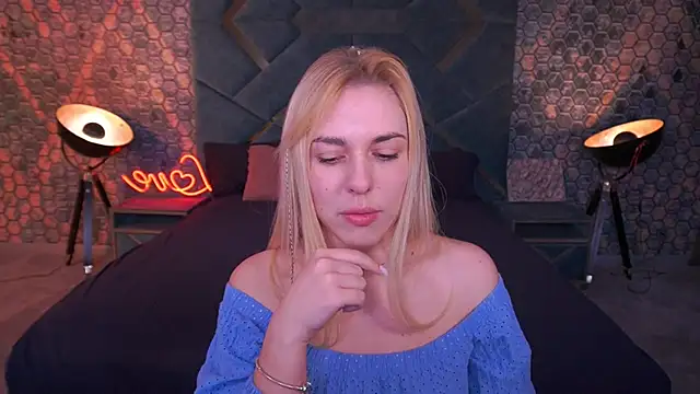 ArishkaLulu online show from March 27, 2026, 8:26 am