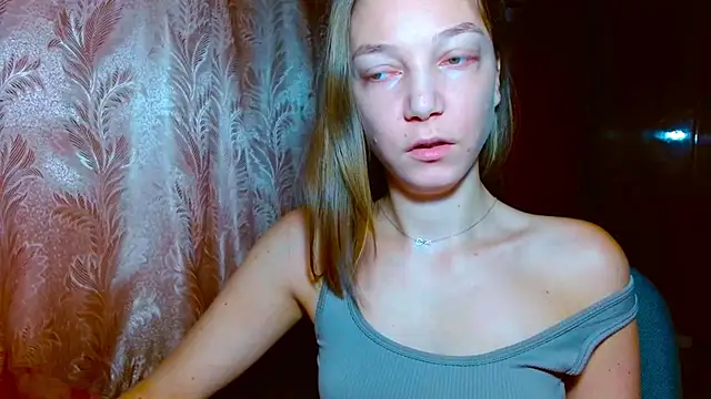 EmillyPlay online show from December 5, 2025, 6:34 am